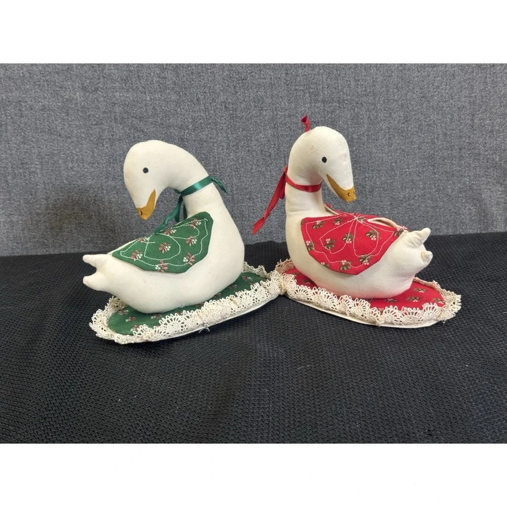 Two Vtg Hand Crafted Fabric And Poly Filled Christmas Geese Wreath Accessory